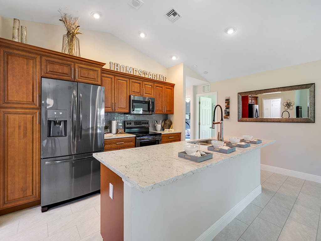 Eagle kitchen with vaulted ceiling