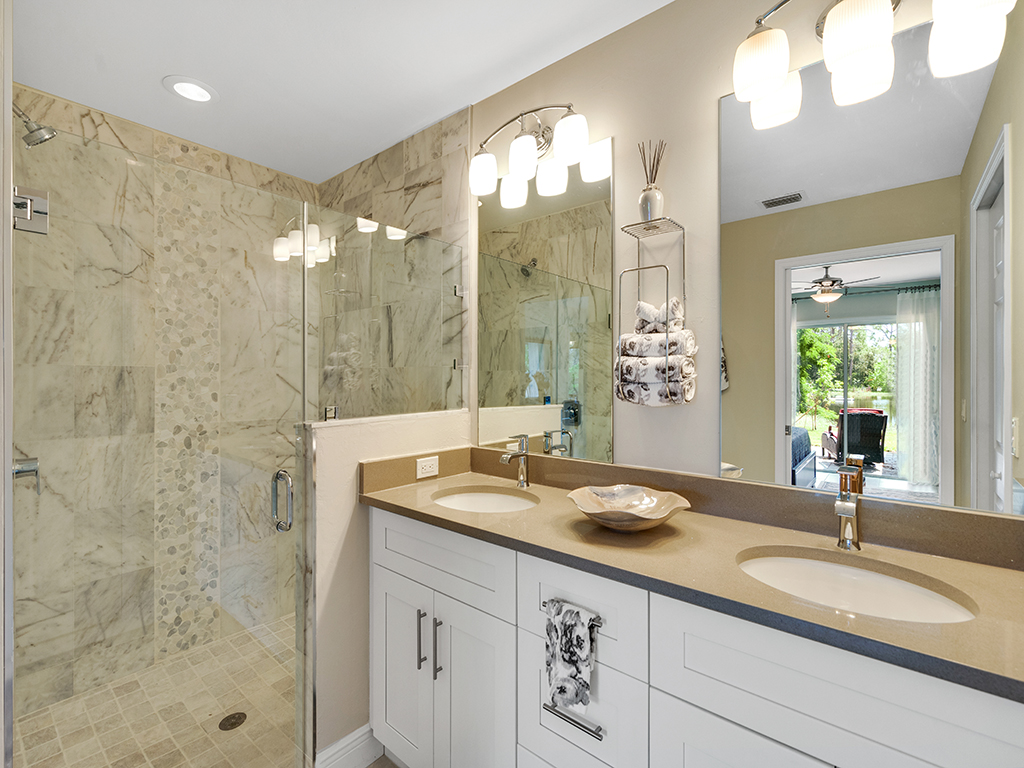 Eagle master bath alternate view